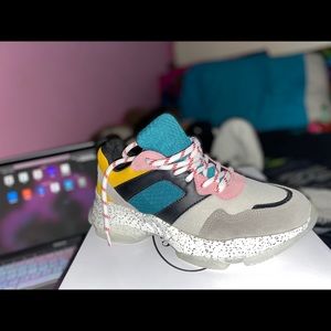Steve Madden tennis shoes